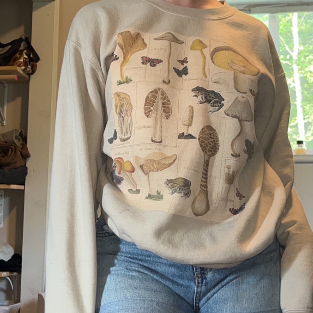 Adorable crew neck! - Picture 4 of 4